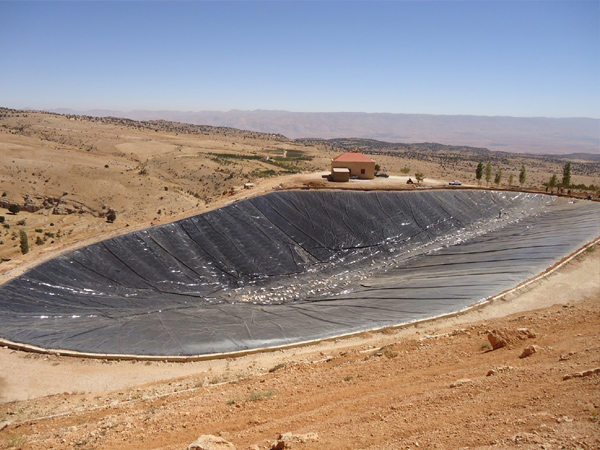 土工膜施工现场