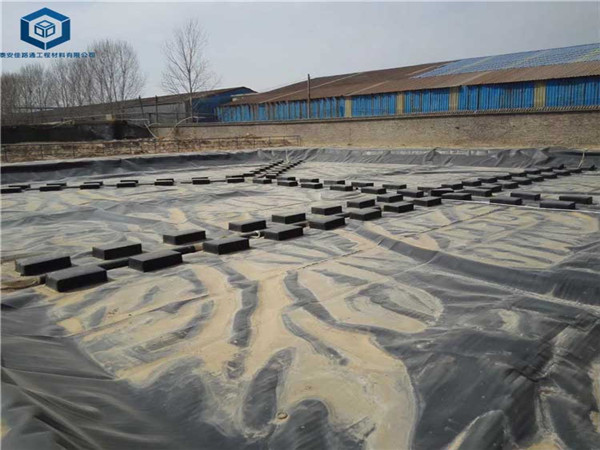 土工膜铺设施工