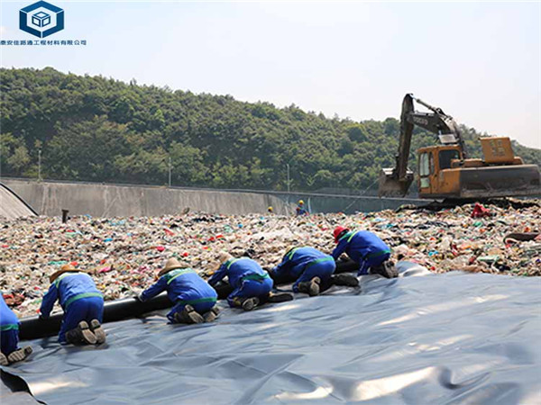 垃圾填埋厂铺设施工