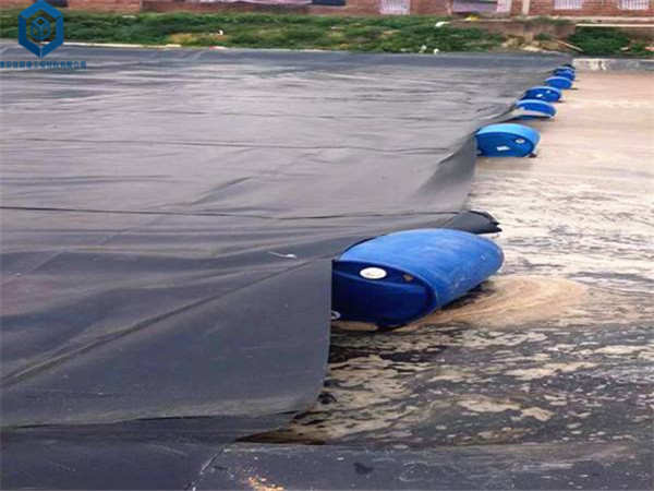 沼气池土工膜铺设