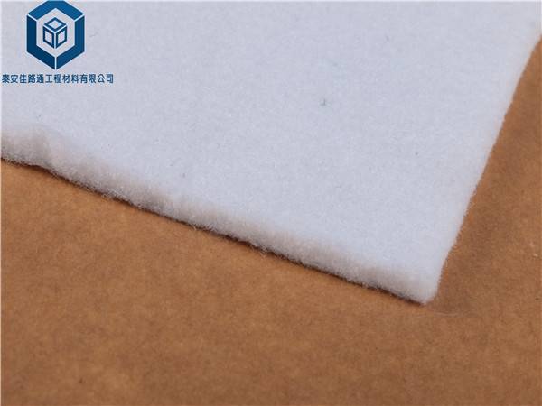 印度边坡稳定性采用佳路通短纤土工布